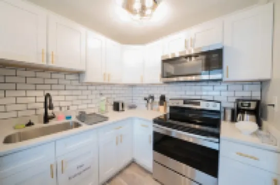 Spacious Living with Full Kitchen and Parking - Charming Coastal Retreat