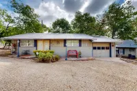 Scenic Hill Country Views and Cozy Amenities - Charming Rustic Retreat Hotels in Kerr County