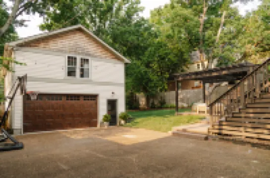 Luxury Services and Chic Design - Stunning Southern Retreat