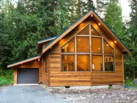 Elegant Chalet with Hot Tub and Gourmet Kitchen - Luxurious Mountain Retreat