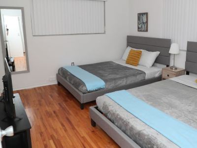 Fully-Equipped Kitchen and Free Parking - Beautiful Tranquil Oasis