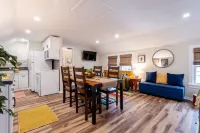 The Back Yard-Entire Building |Walk to Downtown |Yard for Games|Parking