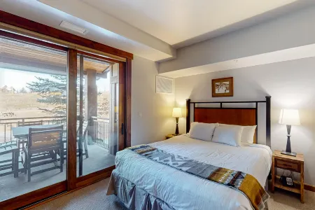 Trailhead Lodge 2118