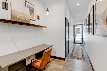 Gorgeous Mountain Retreat with Private Hot Tub - Exquisite Luxury Escape