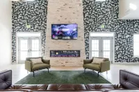 Luxury Retreat with Gourmet Kitchen and Private Patio - Stunning Tranquility