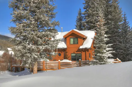 Breathtaking Mountain Views and Large Decks - Exquisite Family Lodge
