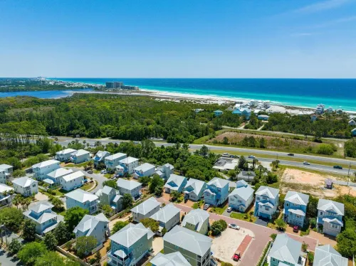 Beach House with Bikes and Golf Voucher - Charming Oasis Hotel di Inlet Beach