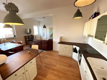 Bright 3 room apartment near the university Отели рядом с достопримечательностью «Крепость Данквардероде»