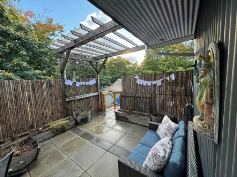 Best location! King bed master suite with private rooftop patio and steam room.