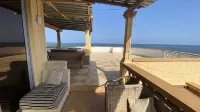 Lux Suites Eden Seafront Apartments فنادق في شانزو