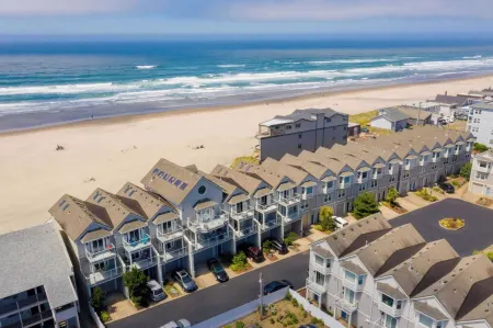 Moonlight by AvantStay Modern Home w Views Direct Access to Rockaway Beach