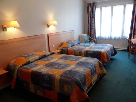 Hôtel du Cheval Rouge Отели рядом с достопримечательностью «Public library of Versailles»