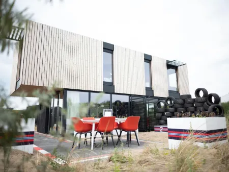 Modern, Trendy F1 Theme Lodge, Near the Sea Отели рядом с достопримечательностью «Zandvoort aan Zee»