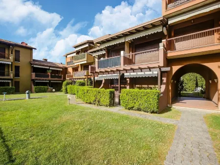 Cozy Apartment in Sirmione Near Lake Garda Отели рядом с достопримечательностью «Archaeological site of Grotte di Catullo»