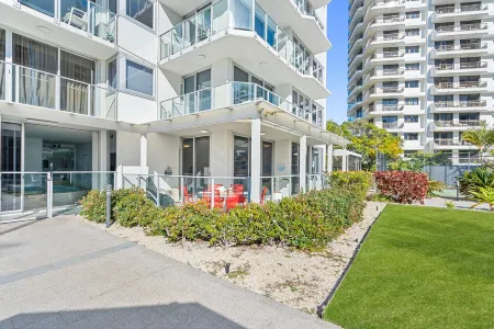 Boulevard Towers on Broadbeach Отели рядом с достопримечательностью «Панорама Тауэр»