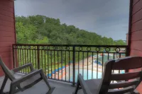 Country Cascades Waterpark Resort - Mountain view