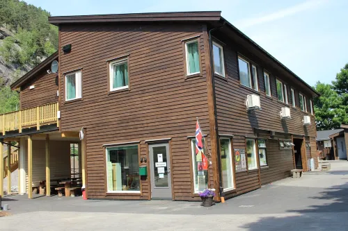 Trolltunga Camping Hotels in Ullensvang
