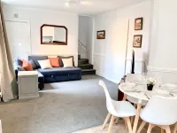 Bookeduk - Large Cosy Cottage Hotels near Stansted Express