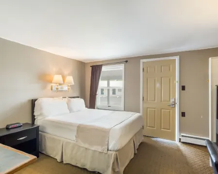 Quality Inn & Suites Hotels in Coos County