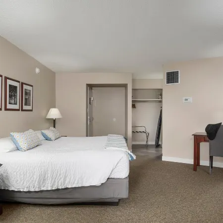 Fantastic Suite with King Bed and Beautiful Bay View!