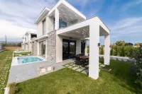 Thalassa & Thalassa Prive Residential Complex - Strand