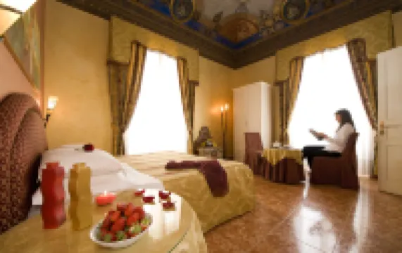 โรงแรมโจลี