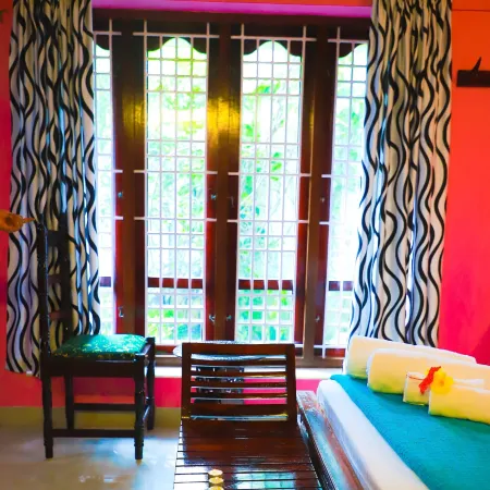 Nutshell-Airport Retreat by the Sea