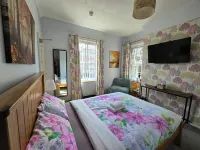 Reindeer Accommodation Hotels near Newark Trent Weir