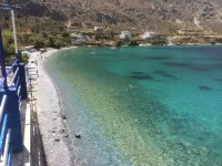 Beachfront Apartment - Sleeps 3 & Free Parking