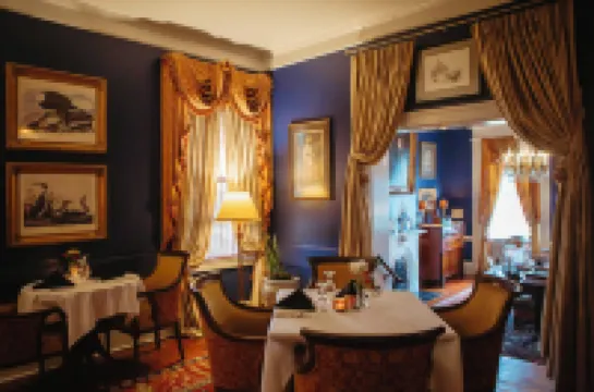 Anchuca Historic Mansion & Inn