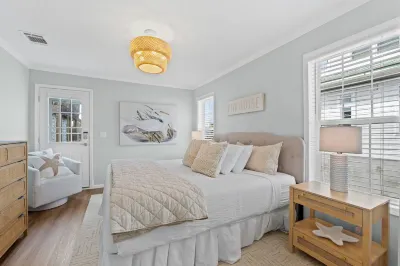 Pet Friendly Beach House - Hakuna Matata by Panhandle Getaways