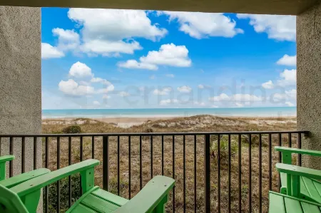 Modern Condo with Amazing Ocean Front Views by RedAwning Отели в г. Амелия-Айленд