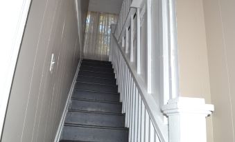 Magnolia House
