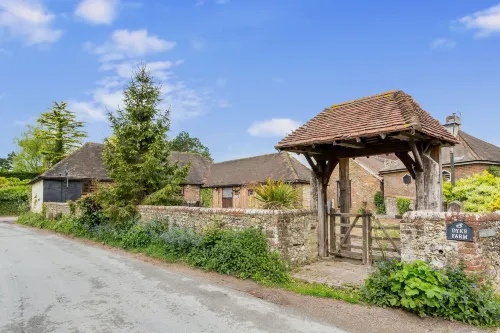 Dyke Farm Barn | by Huluki Sussex Stays Hotels in Poynings