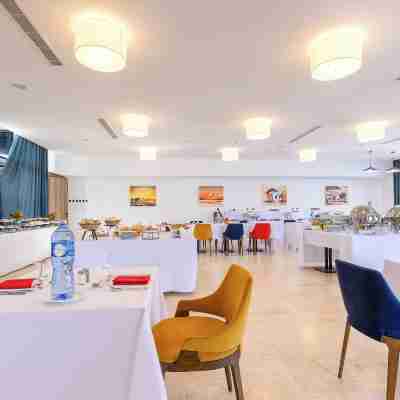 SEEN RANHOTEL BOUAKE Dining/Meeting Rooms