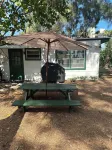 Two bedroom bungalow - Old FL Beach Cottage - Gulf Side - Ground Level