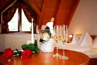 Gasthof Zum Kreuz Escheck Hotels in Schonwald