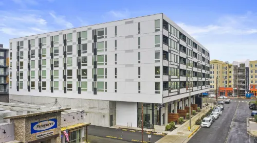 Open Loft in Redmond Core - 92 Walkscore! Hotels in Kirkland