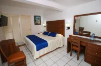 Hotel Marbella Hoteles cerca de Cerro Del Toro