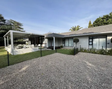 Le'Ciara Luxury Guest House โรงแรมในแรนด์เบิร์ก