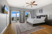 Pelican View Beach House - Private Beach!! Hotels near Mississippi Sandhill Crane National Wildlife Refuge Admin Building And Visitor Contact Station