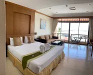 Seaview Sriracha Hotel - bar