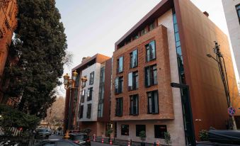 Hotel Monday by Dnt Group