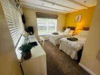 Cherry Bungalow Guesthouse Hotels in Highworth