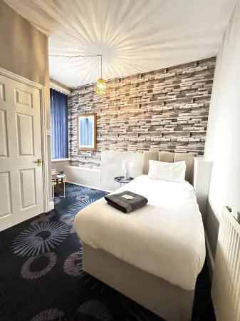 Central Cove Guesthouse Отели рядом с достопримечательностью «North Pier»