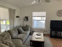 Pine Hollow Lakehouse Retreat Hotels in Wasco County