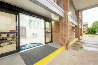 Days Inn & Suites by Wyndham Bossier City Hotel di Bossier Parish