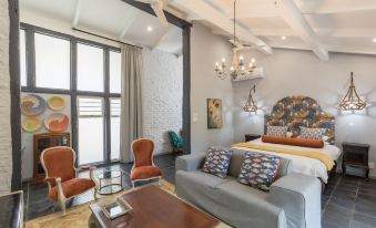La Roca Guest House