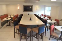 Comfort Inn & Suites Beaverton - Portland West - breakfast