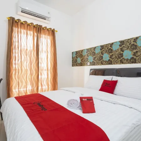 RedDoorz Plus @ Boulevard Residence BSD